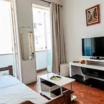 Apartamento luminoso com vista lateral para praia