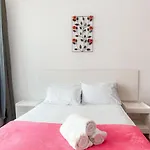 Apartamento luminoso com vista lateral para praia
